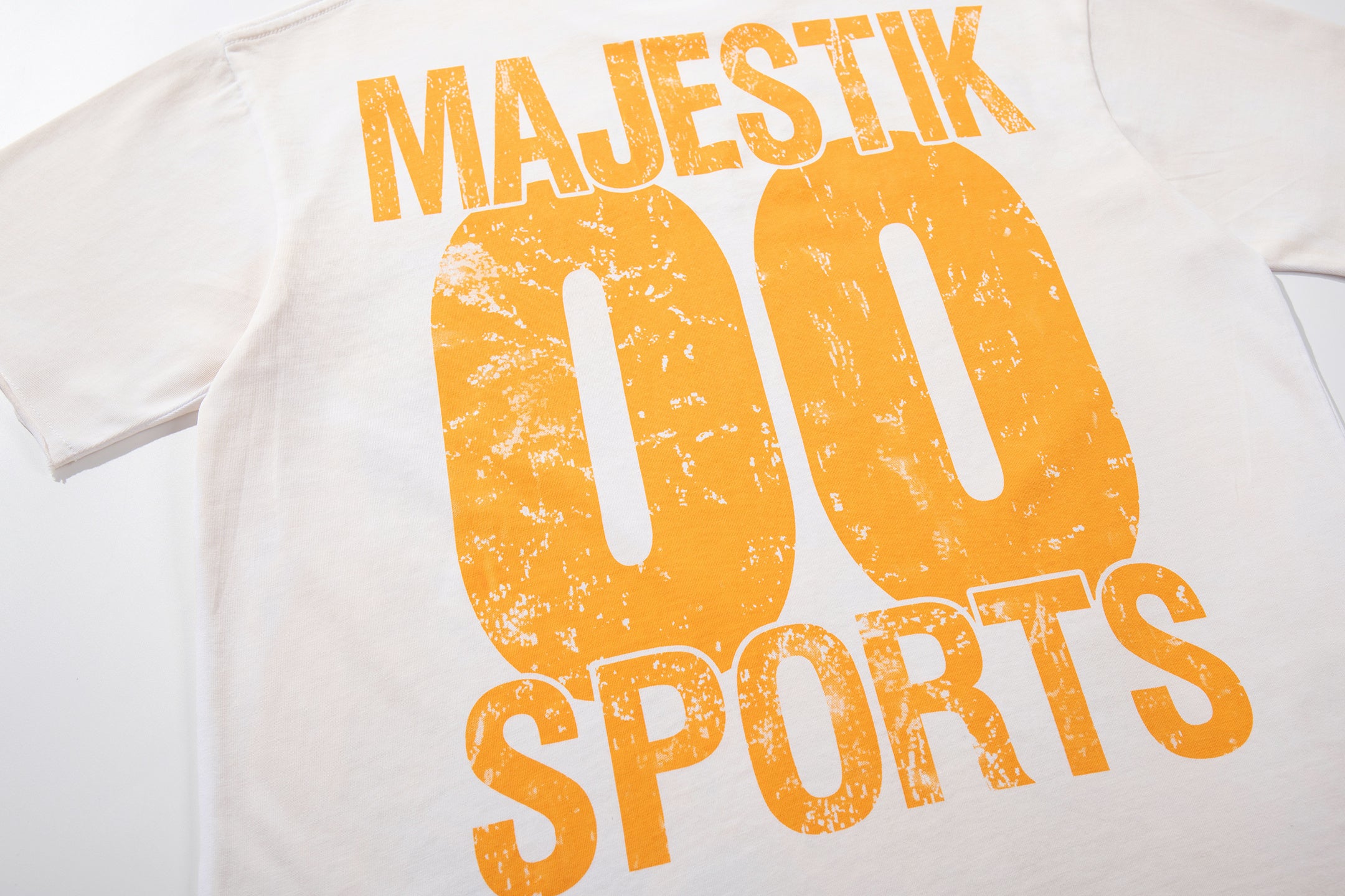 MAJESTIK Sports Bulldog Vintage Graphic T‑Shirt