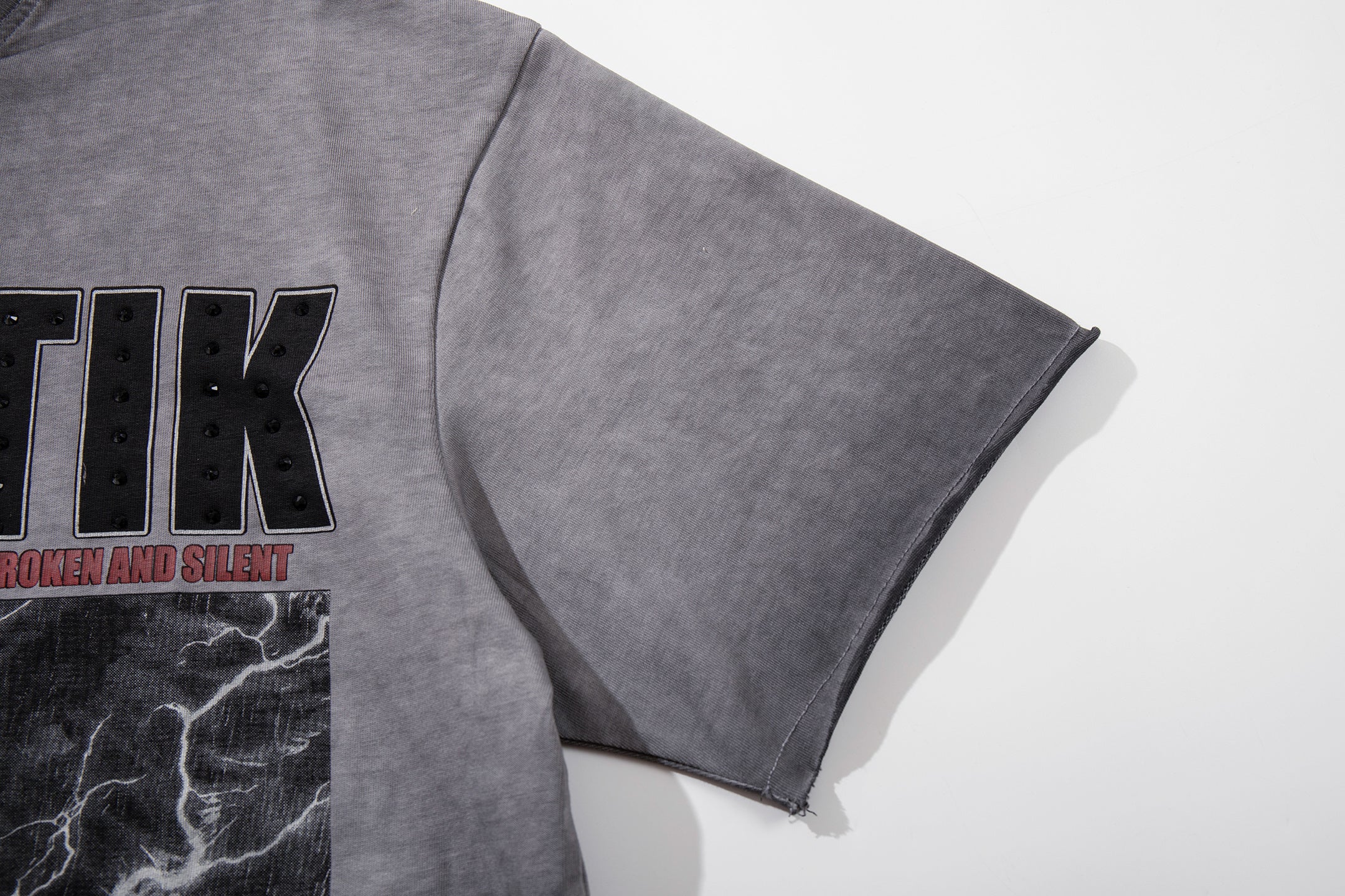 MAJESTIK Relentless Cross Wings Vintage T‑Shirt