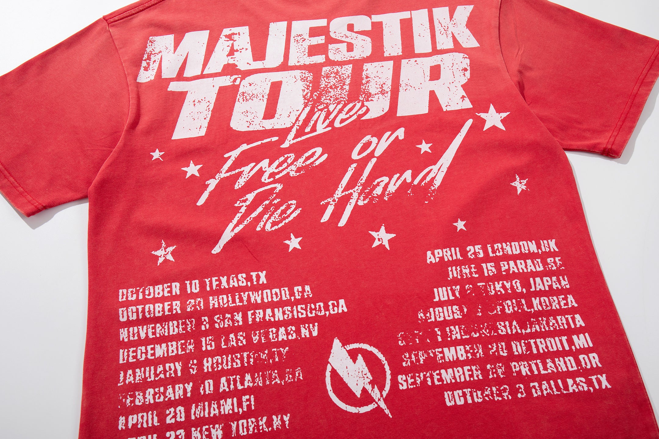 MAJESTIK Tour Bears Vintage Graphic T‑Shirt