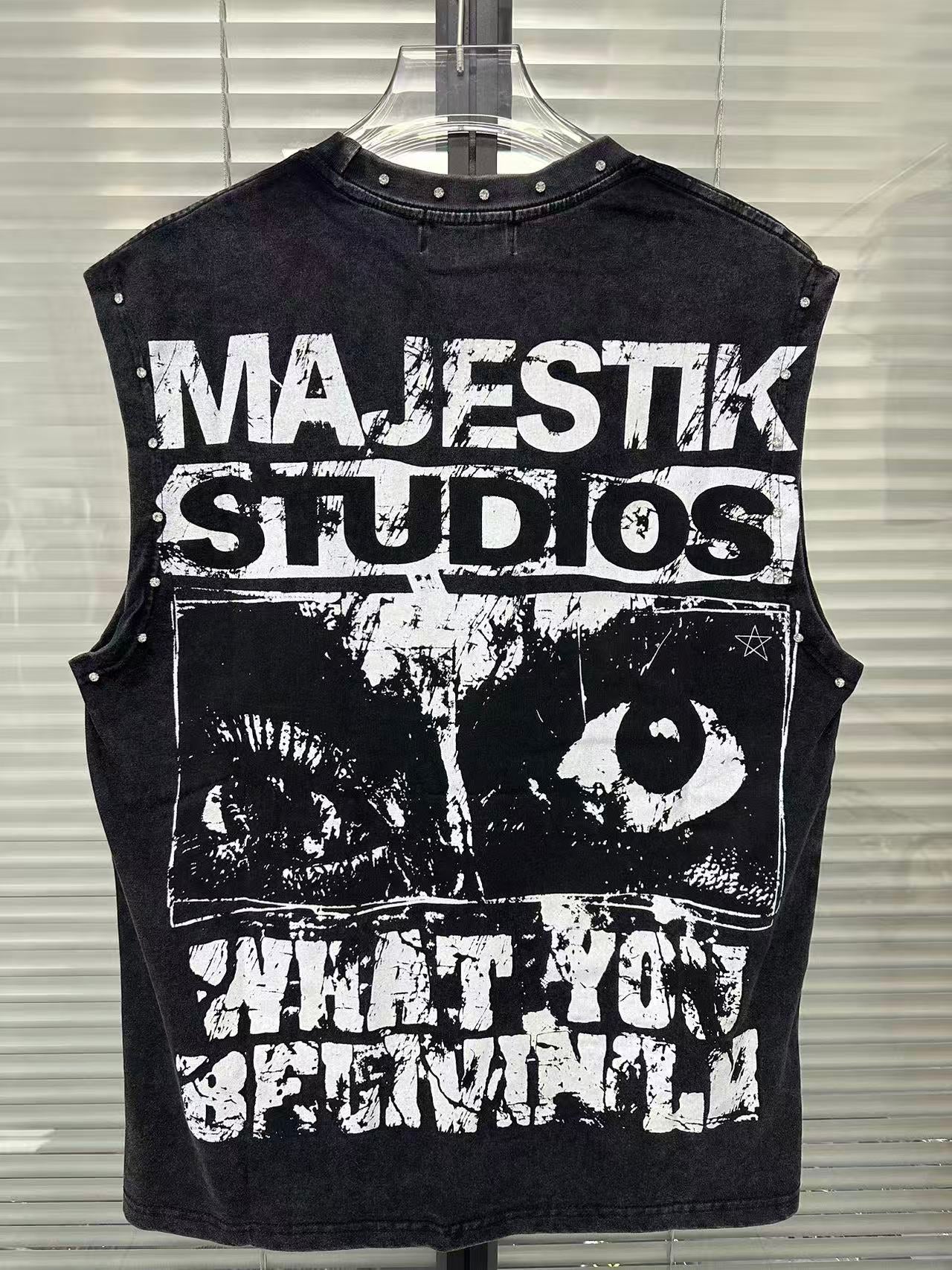 MAJESTIK Studios Distressed Eye Graphic Sleeveless Tank Top