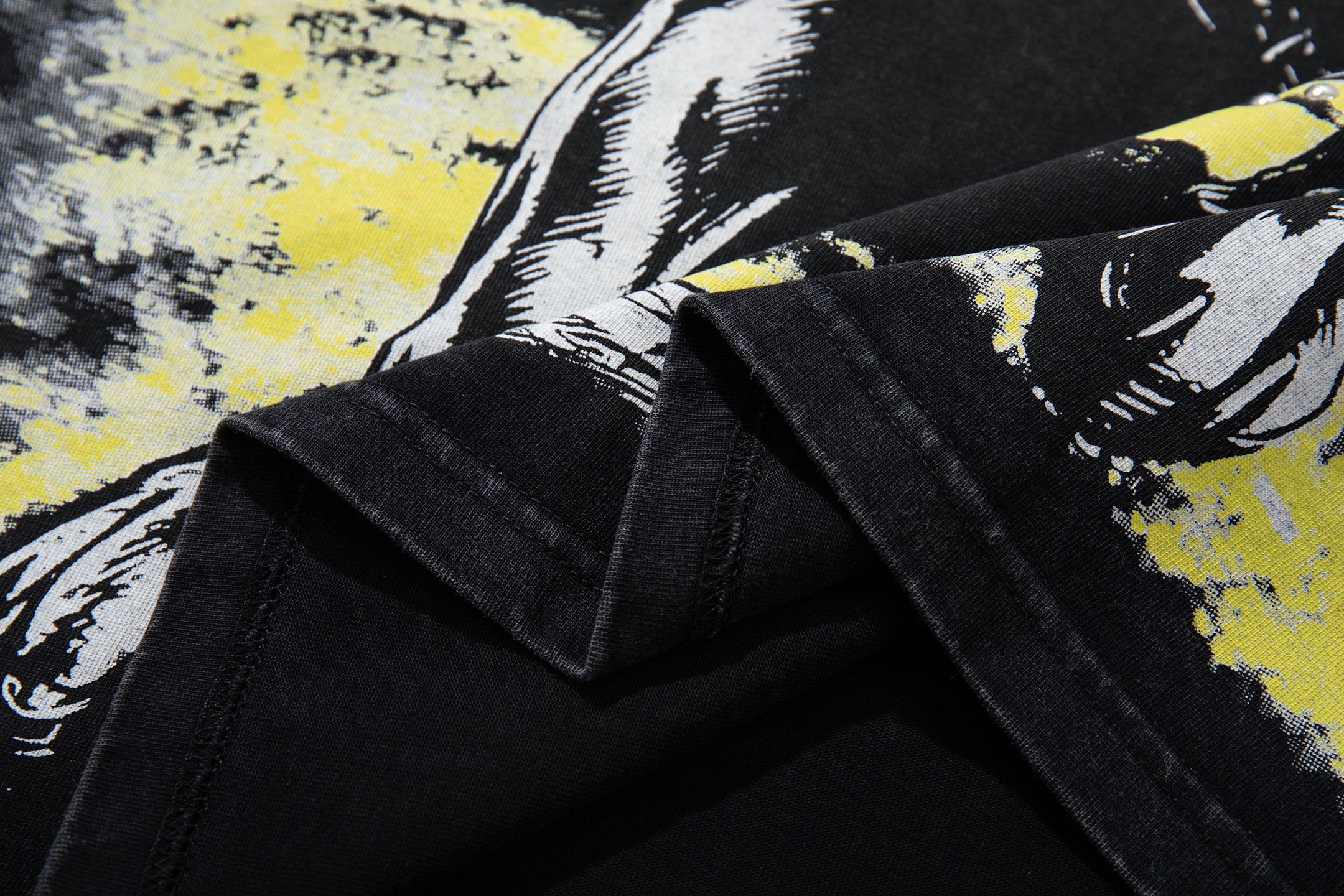 MAJESTIK Bulldog Vintage Graphic T‑Shirt