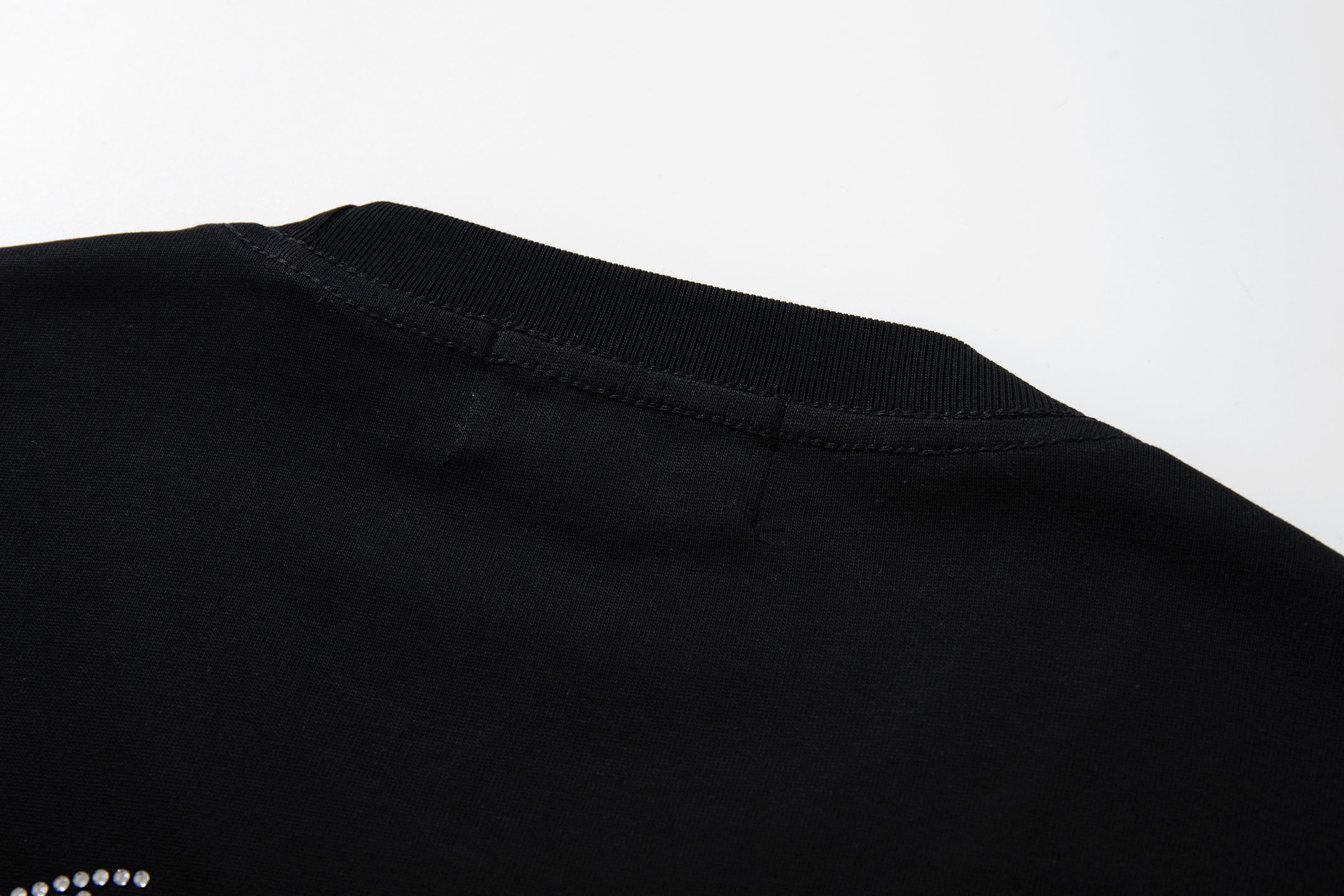 MAJESTIK Neon Skull Graphic Black T‑Shirt