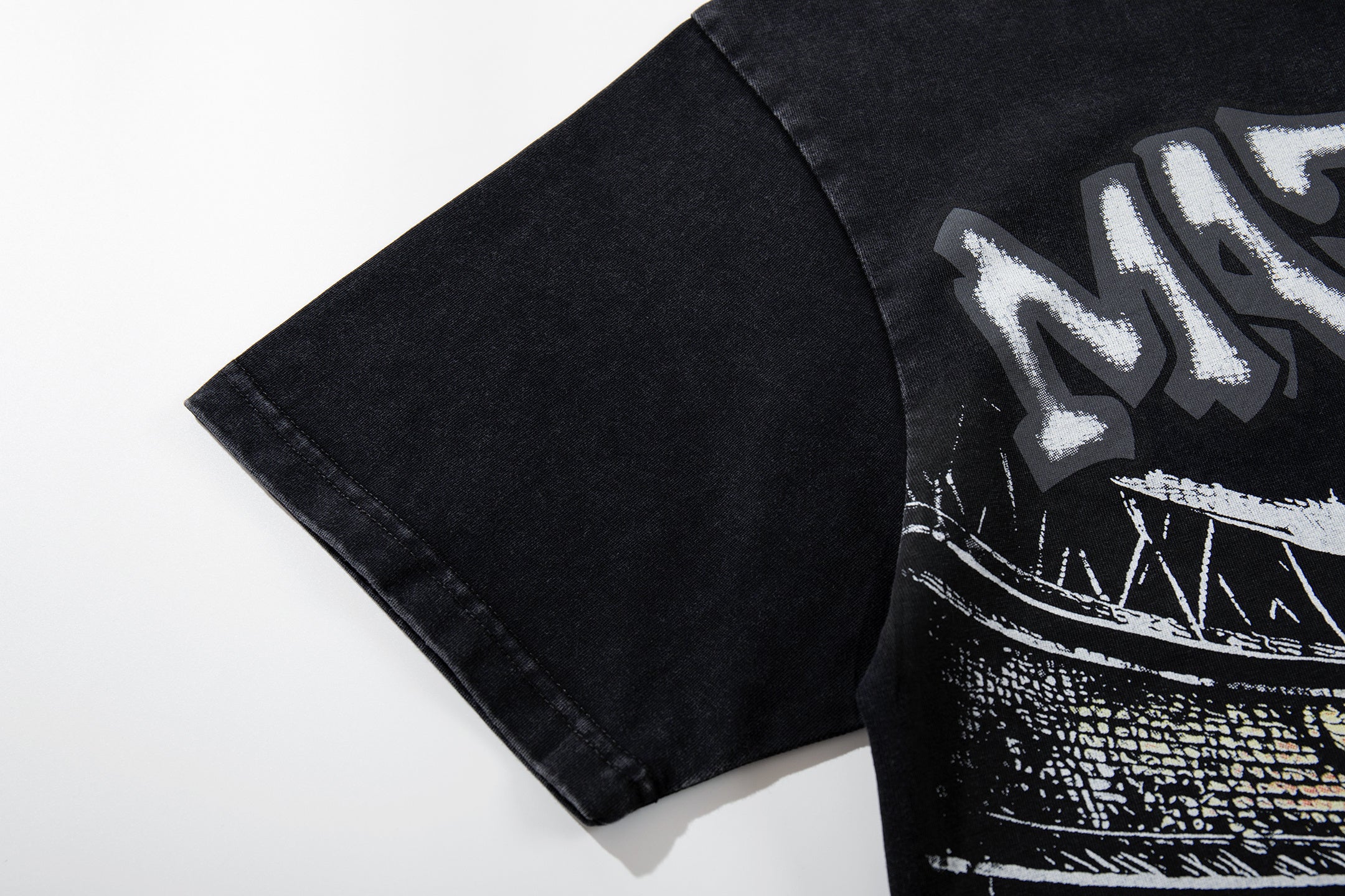 MAJESTIK Bulldog Vintage Graphic T‑Shirt