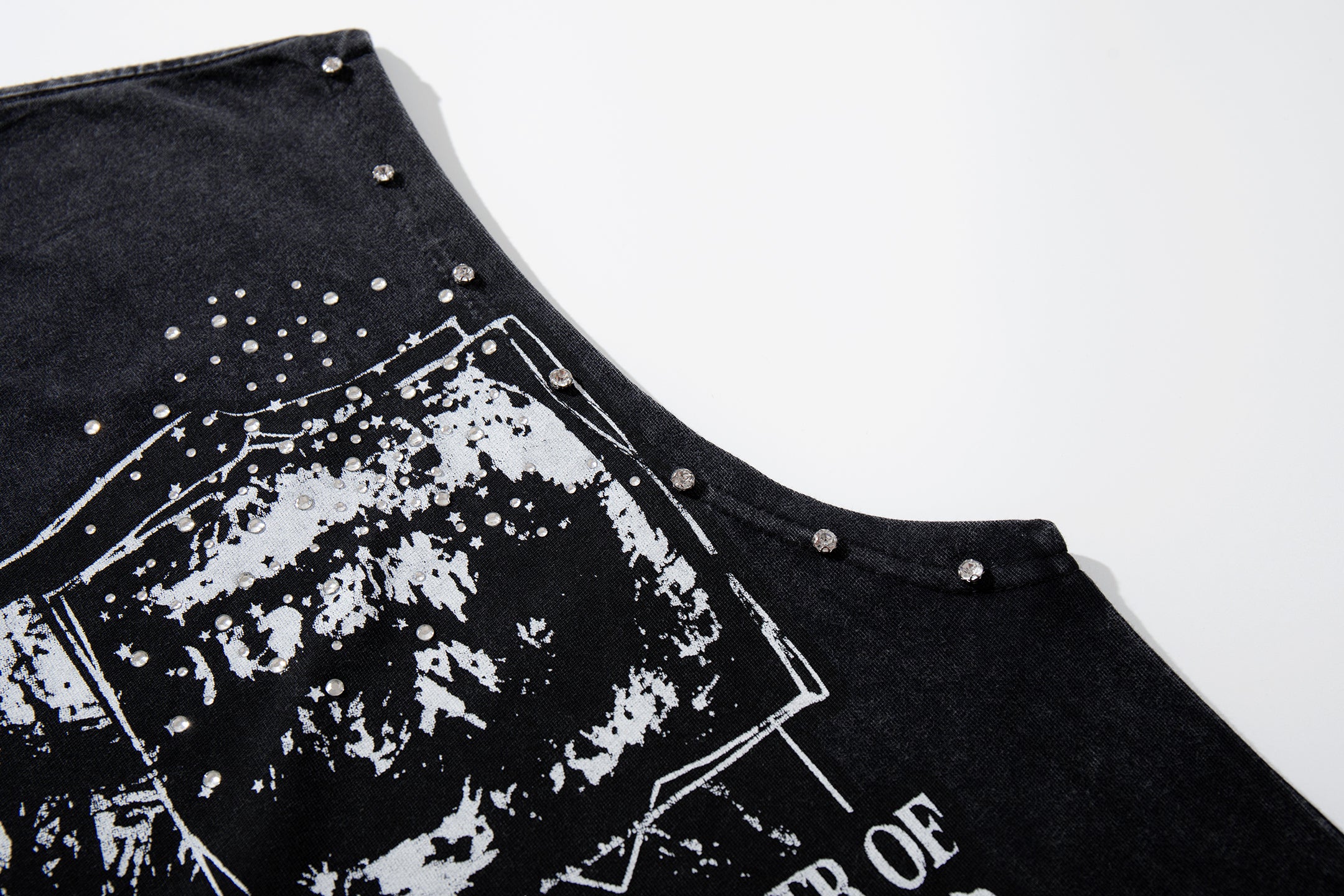 MAJESTIK Studios Distressed Eye Graphic Sleeveless Tank Top